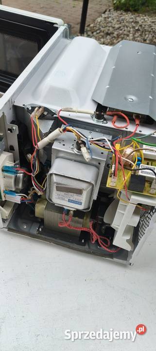 Mikrofalówka z grillem o mocy 1000 W Halinów