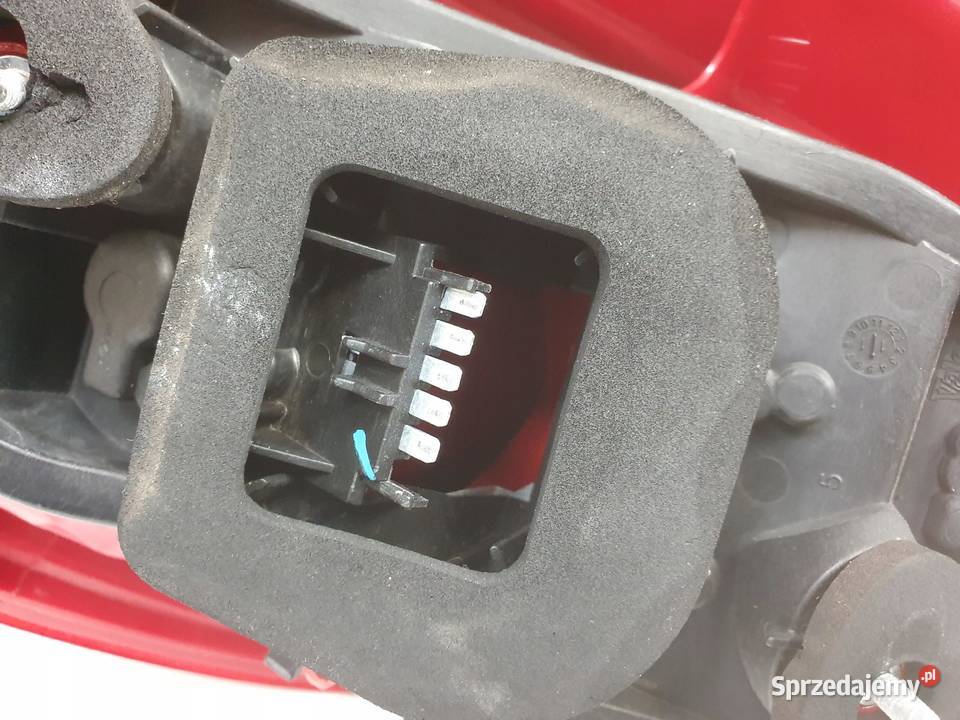 Opel Corsa D 3 drzwi TYLNA LAMPA PRAWA prawy tył Rudka