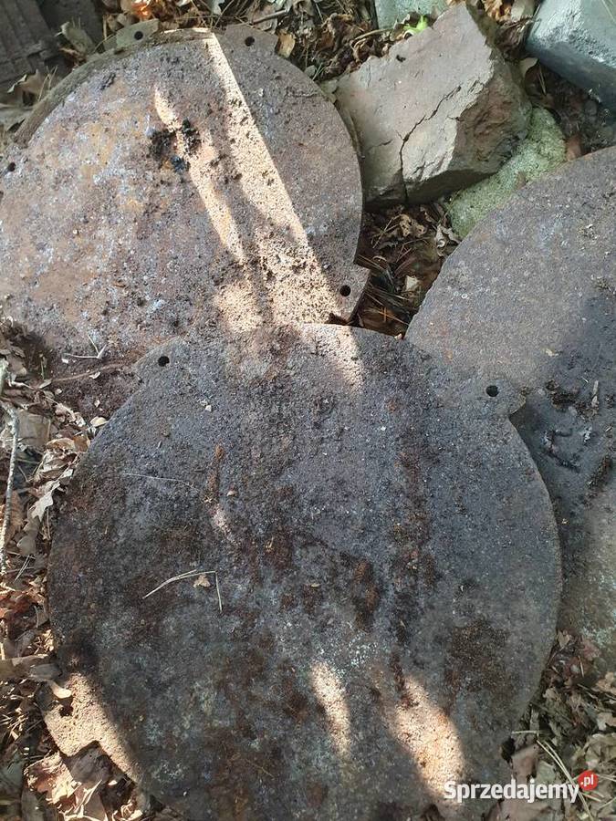 Żeliwne włazy okrągłe tarcze robocze starej Warszawa