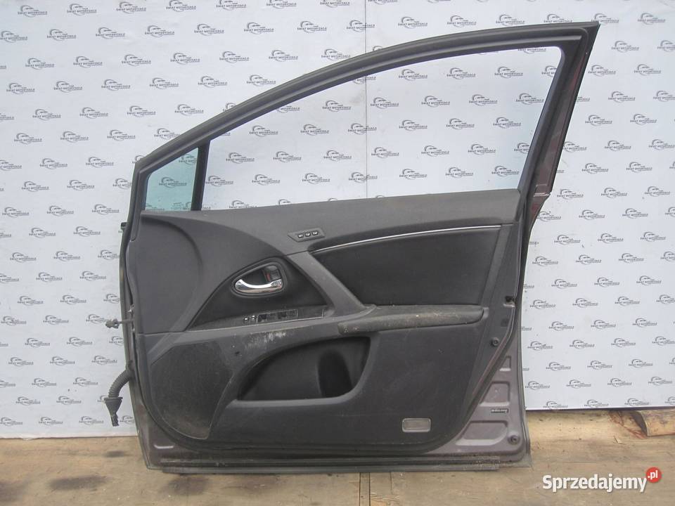 TOYOTA AVENSIS T27 III 10r drzwi prawe przód