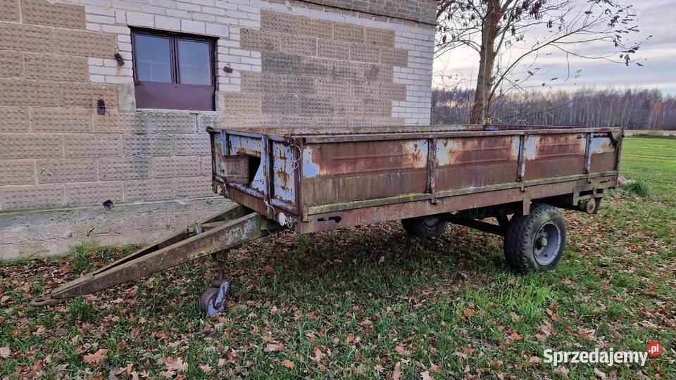 Rozrzutnik przyczepa do remontu Białoskóry