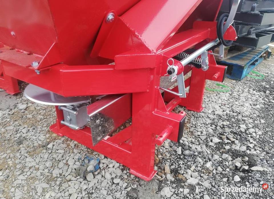 Rozsiewacz nawozu hydraulika STRUMYK TYTAN 09 Przysucha
