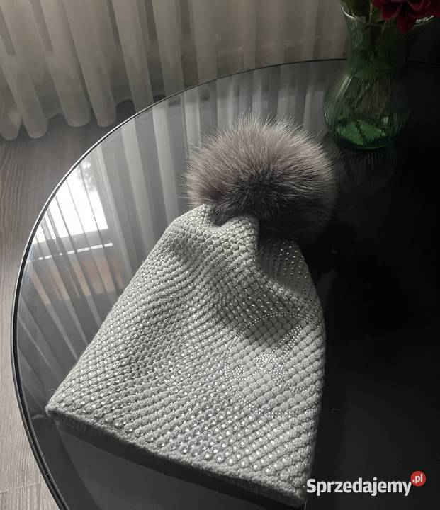 Czapka z pomponem z naturalnego futra lisa Szara małopolskie Szaflary sprzedam