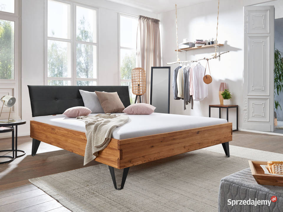 Drewniane łóżko z litego drewna Vigo tapicerowany zagłówek