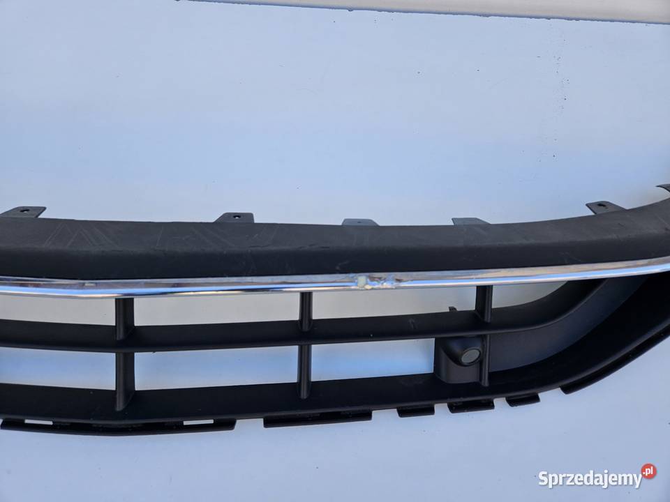 MERCEDES GLA W247 KRATKA ŚRODKOWA ZDERZAKA PRZÓD osobowe