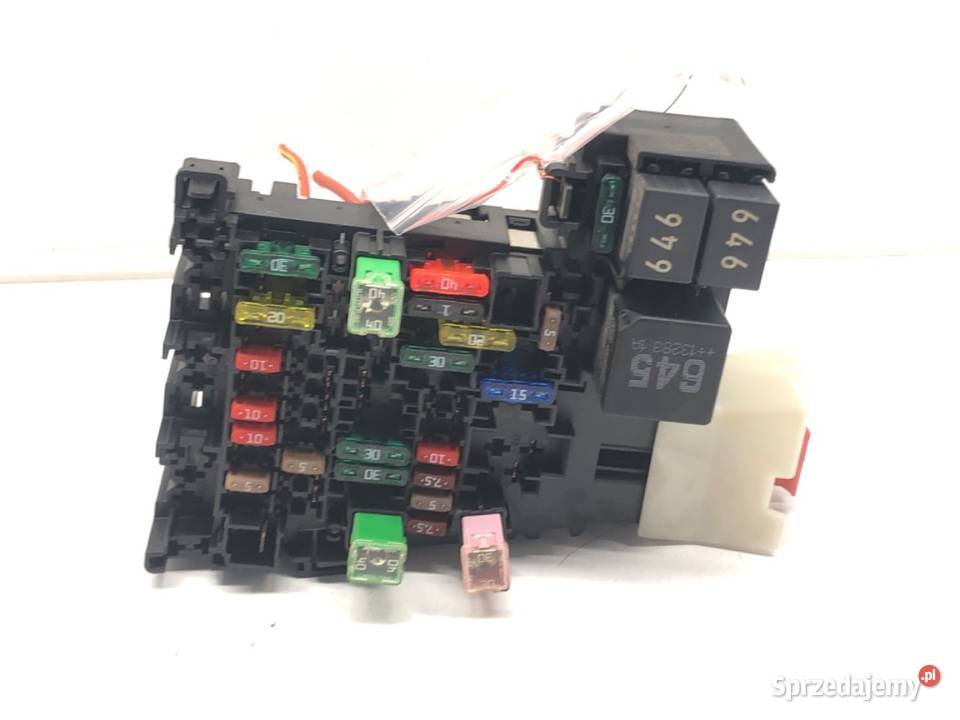 SKRZYNKA BEZPIECZNIKÓW VW GOLF VII 5Q0937615C Skrzynki bezpieczników