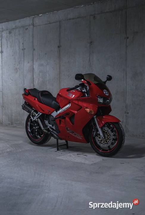 Honda VFR 800 FI Interceptor wystrojona na Power Rzeszów