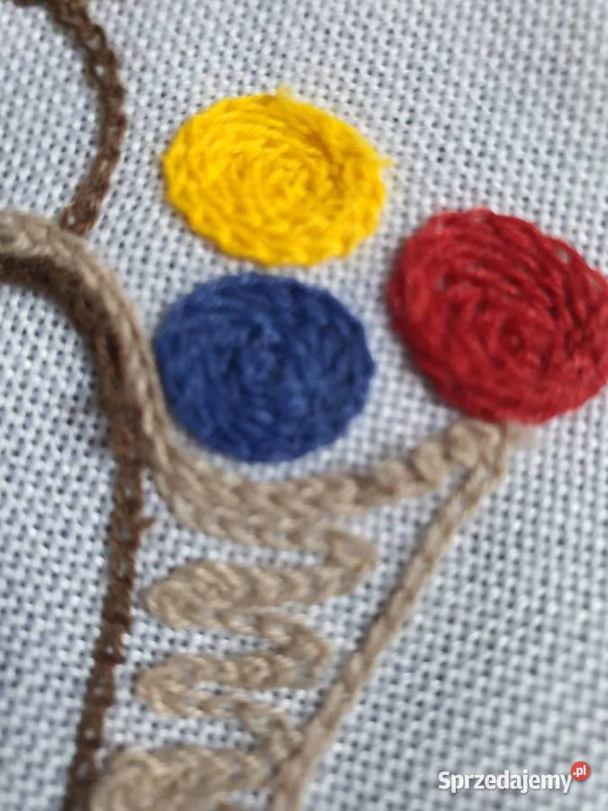 bieżnik ręcznie haftowany zajączkrękodzieło biały