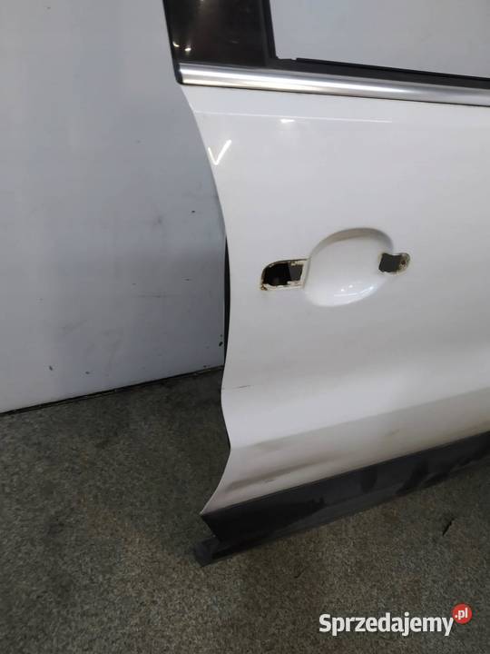 DRZWI PRAWE PRZÓD BIAŁE LEKKO USZKODZONE VW