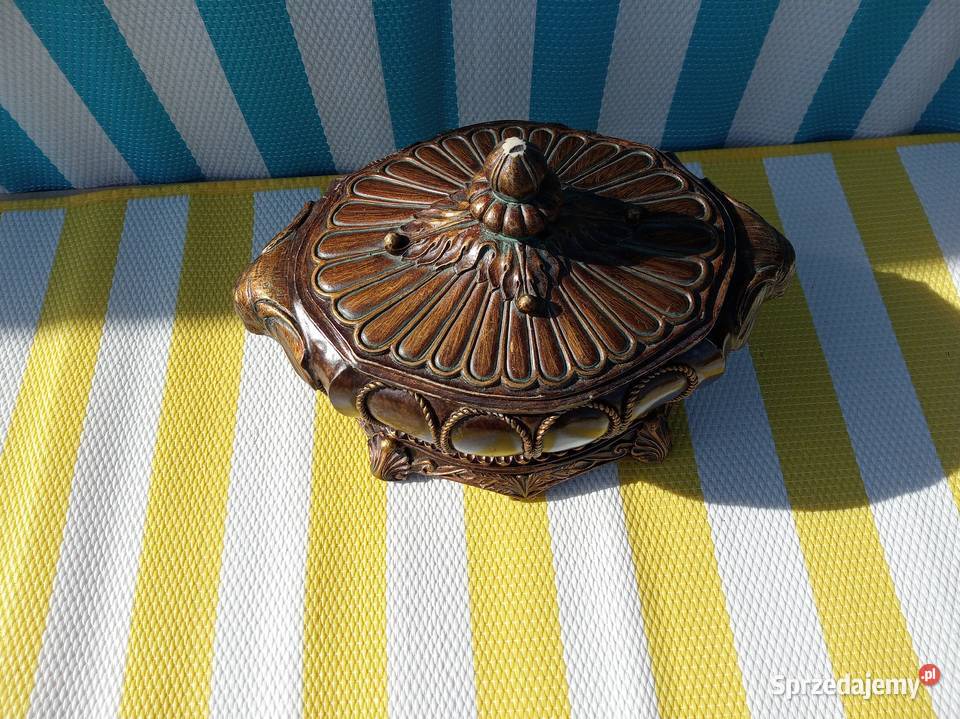 Szkatułkę sprzedam Porcelana i szkło Borówno