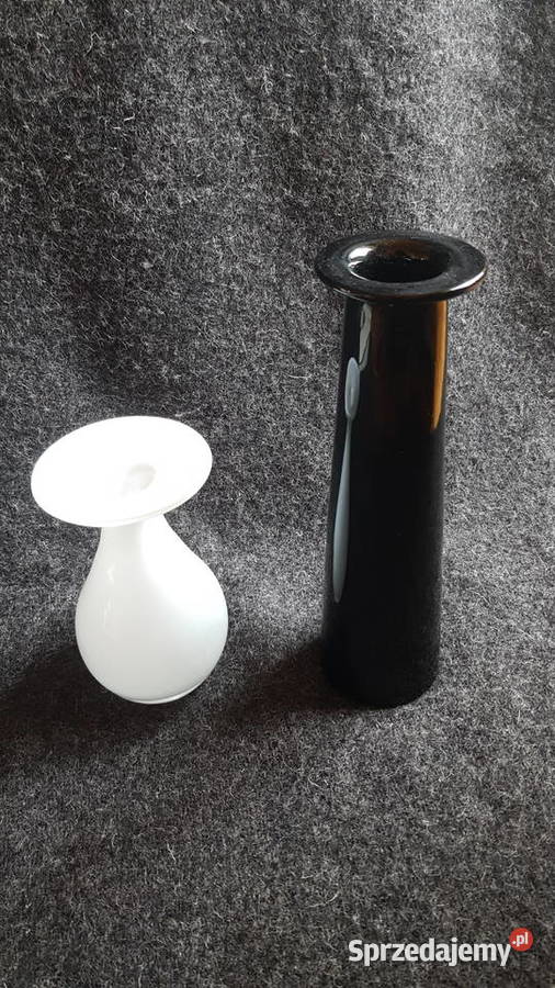 Dwa ręcznie formowane szklane wazony Myszków