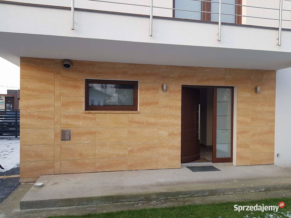 Płyty z kamienia na elewację zewnętrzne Wielgomłyny