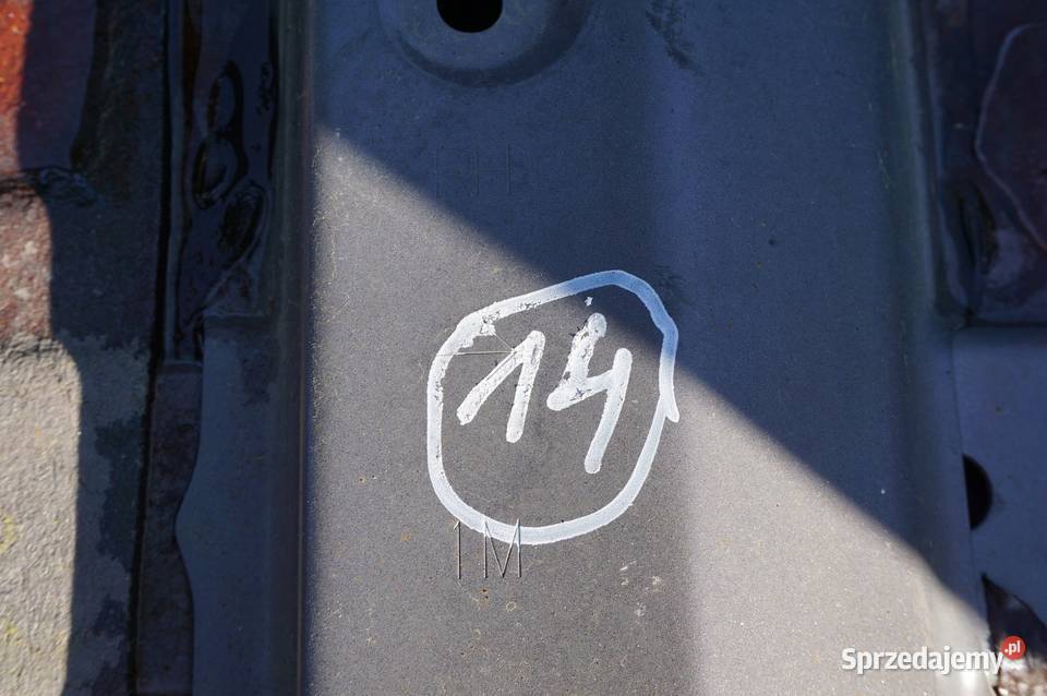 SŁUPEK ŚRODKOWY LEWY INFINITI Q50 Nowy Tomyśl sprzedam
