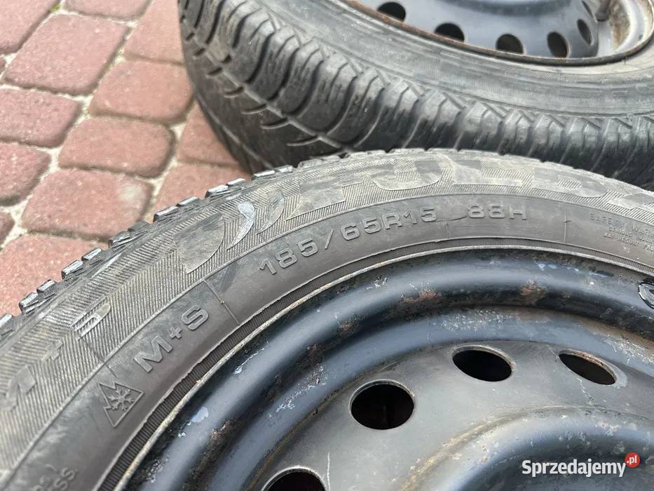 Sprzedam felgi stalowe 15 z kołpakami Toyota