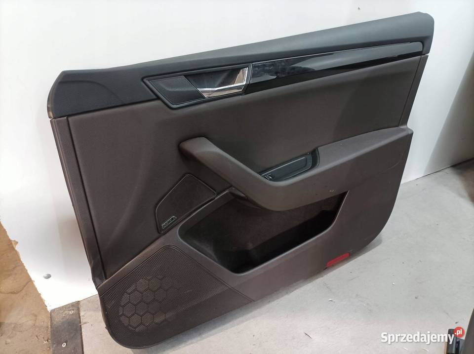 FOTELE KANAPA BOCZKI WENTYLOWANE LAURIN KLEMENT osobowe