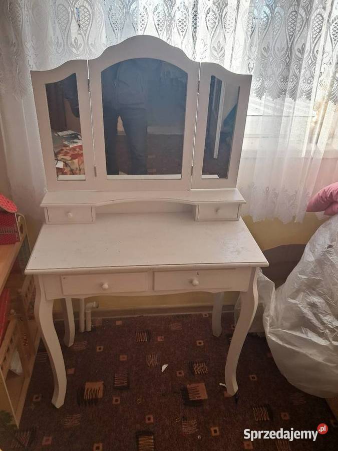 Toaletka biała w stanie Morąg