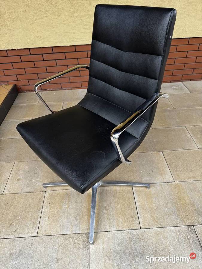 Fotel do biurka kręcony czarny PROKURIST chrom Sulbiny