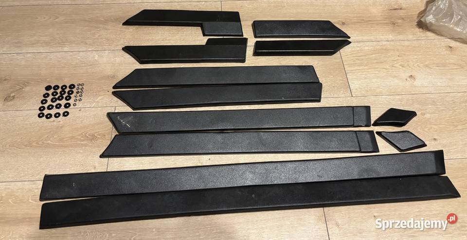 NOWE listwy boczne plastikowe komplet Polonez Warszawa