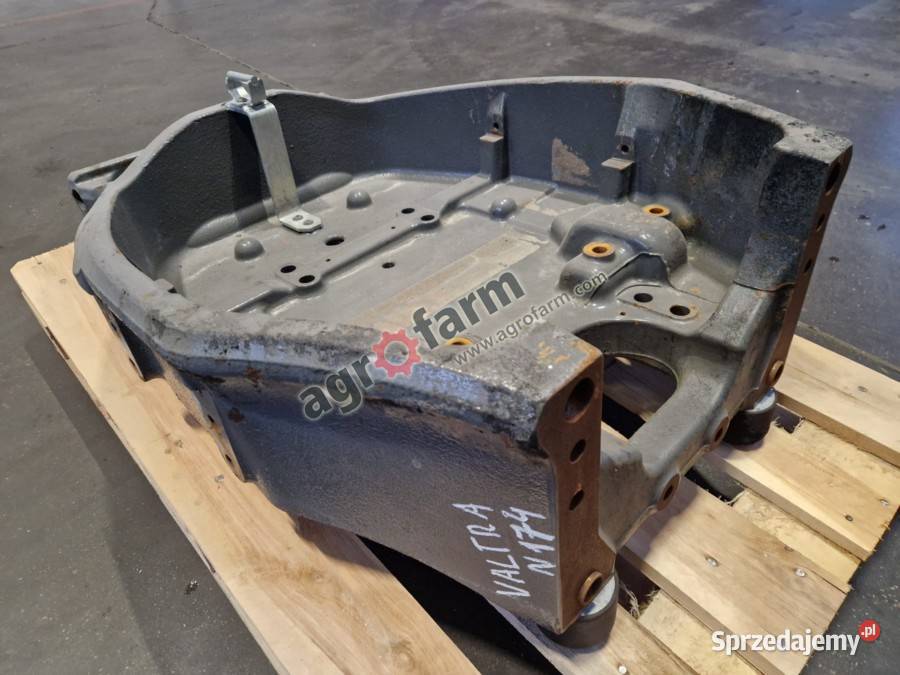 Wspornik przedniego mostu Valtra N174 N134 N174