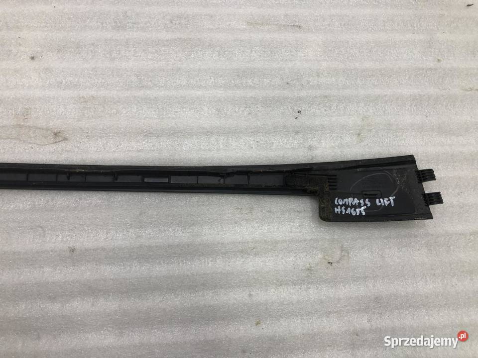 LISTWA SZYBY CZOŁOWEJ LEWA JEEP COMPASS I