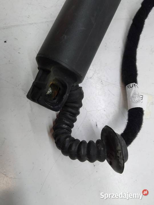 SIŁOWNIK KLAPY PRAWY BAGAŻNIKA KOMBI 3V9827852B