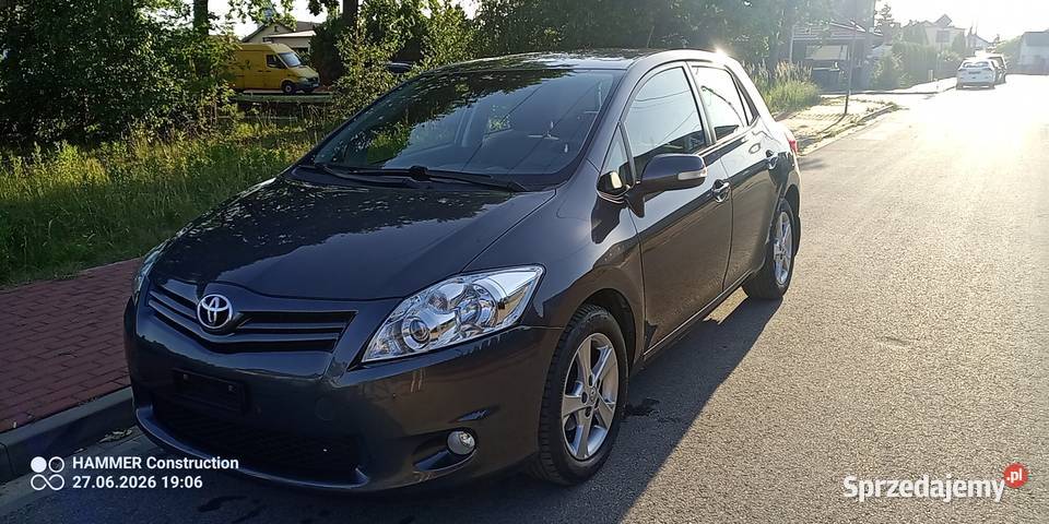 Auris LIFT 18 benzyna 147 Szwajcar lekko Auris mazowieckie Pilawa sprzedam