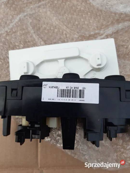 Panel nawiewu Peugeot 207 6452Q4 69910011 osobowe Panele sterowania, przełączniki