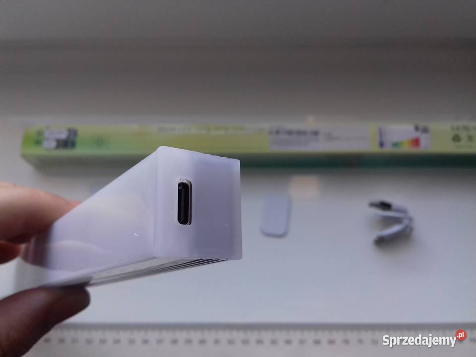 Lampka LED na czujnik ruchu i jasności 30 biały