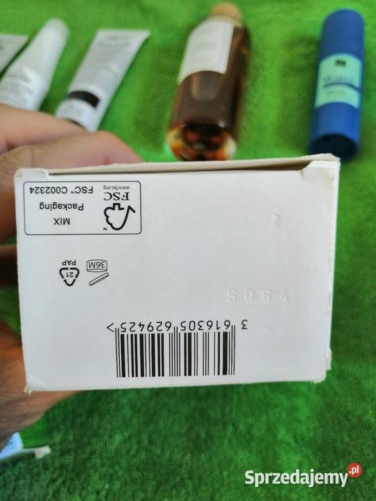 Perfumy farba krem Kraków