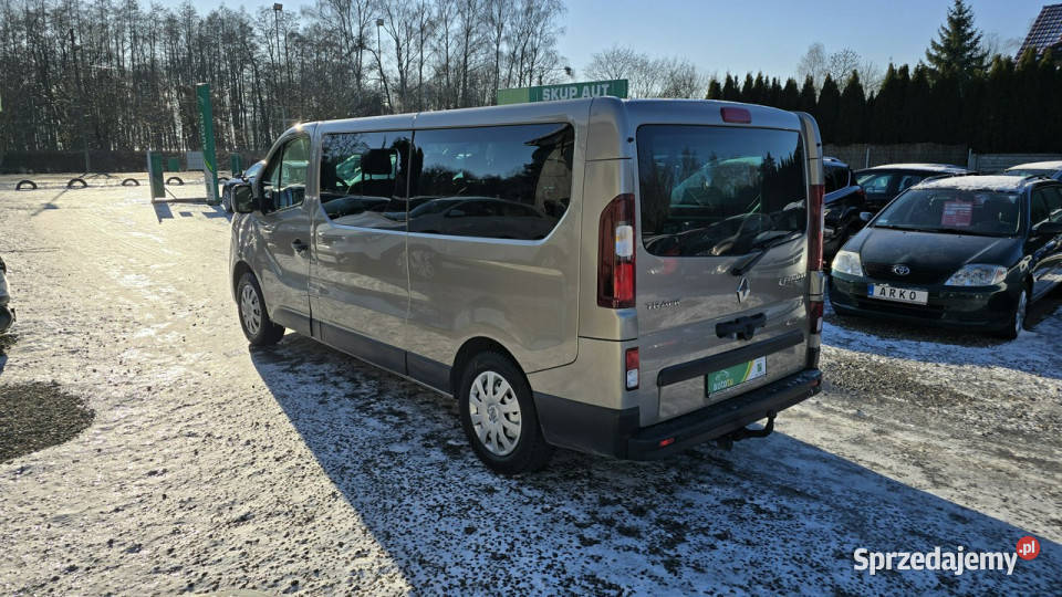 Renault Trafic 9 miejsc 2 komplety kół III 2014 Rok produkcji 2018 Zieleniewo