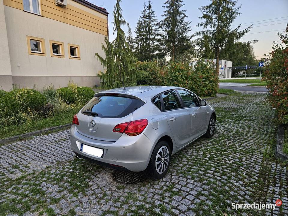 Opel Astra J 2010r 14Turbo 120 Klima Grzane 120KM Ryglice sprzedam