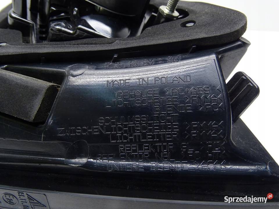 LAMPA LEWA LEWY TYŁ TYLNA W KLAPE AUDI A3 8V