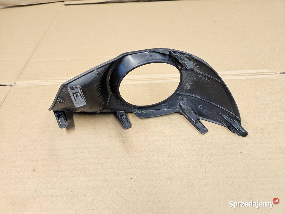TOYOTA VERSO 0912 KRATKA RAMKA HALOGENU PRAWA
