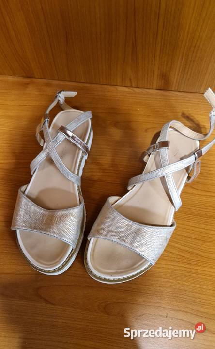 Sandały srebrny kolor 39 wizytowe stan buty Sandały i klapki Lublin