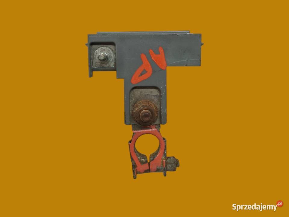 SKRZYNKA BEZPIECZNIKÓW AKUAMULATORA Mitsubishi