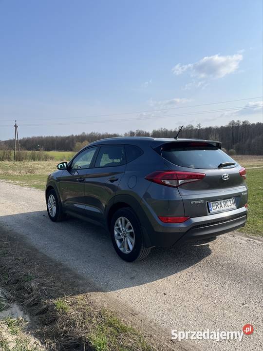 Hyundai Tuscon 16 benzyna NISKI PRZEBIEG radio Tucson