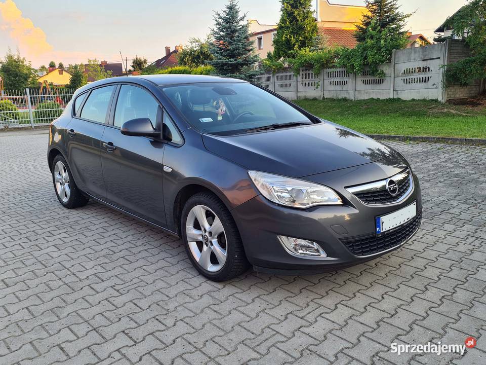 Opel Astra J 1.6 benzyna 115KM 2010