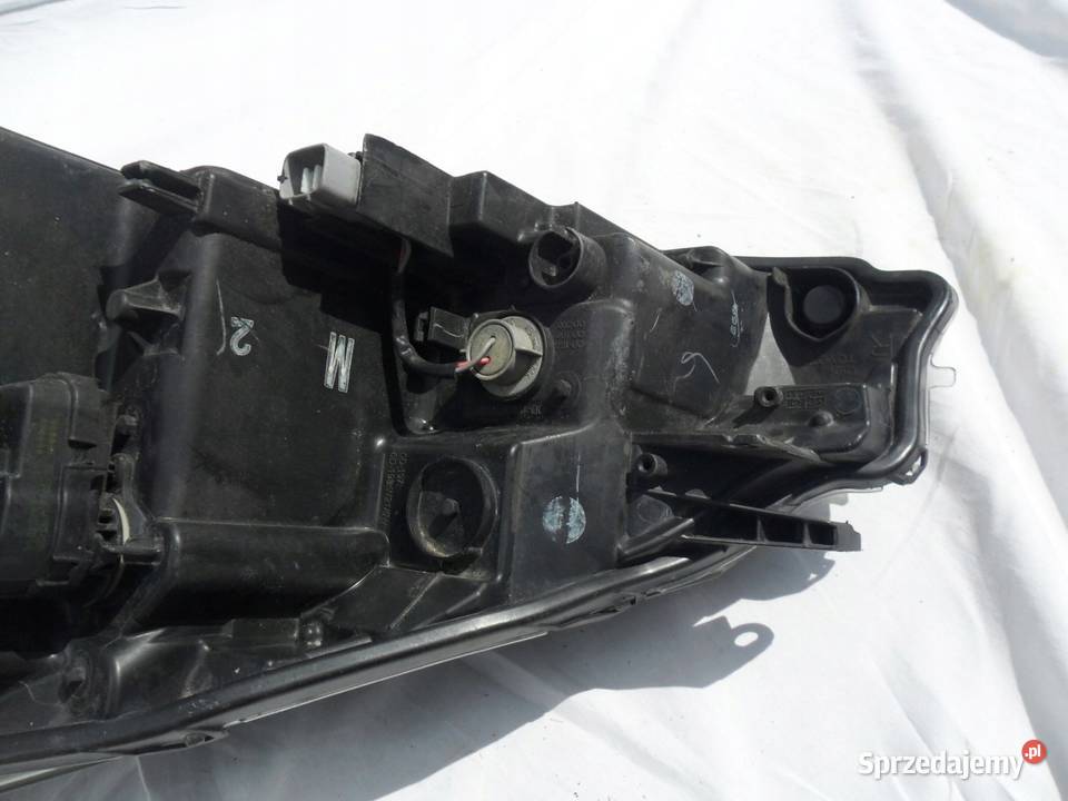 Toyota Yaris III 3 lift reflektor prawy przedni Nowy Tomyśl