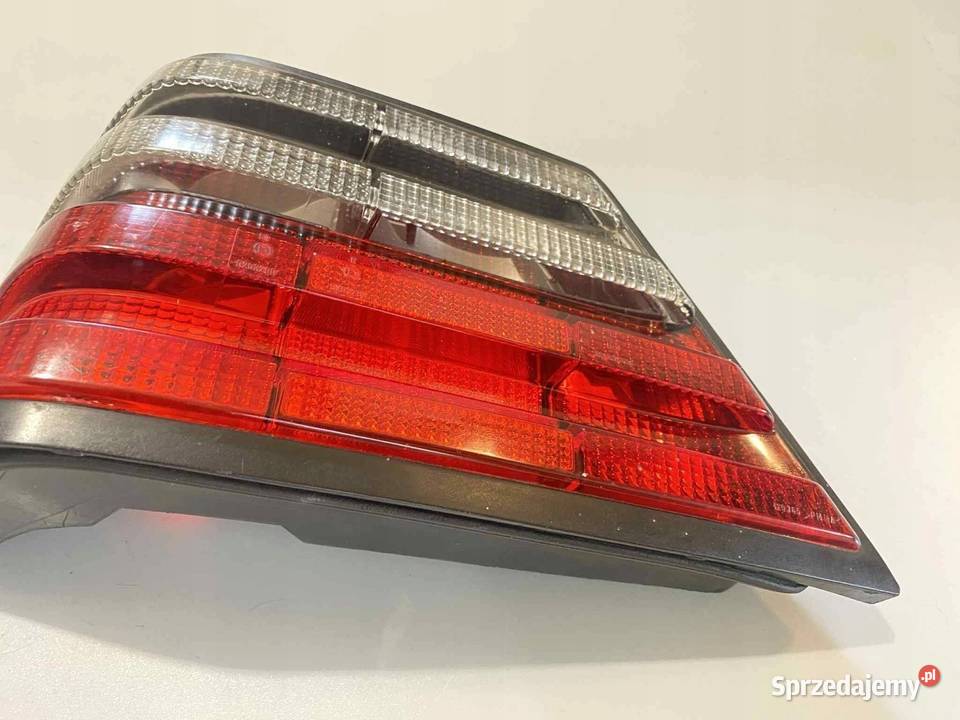 MercedesBenz E W124 Lampa tylna Hella Lewa osobowe dolnośląskie Łagiewniki sprzedam