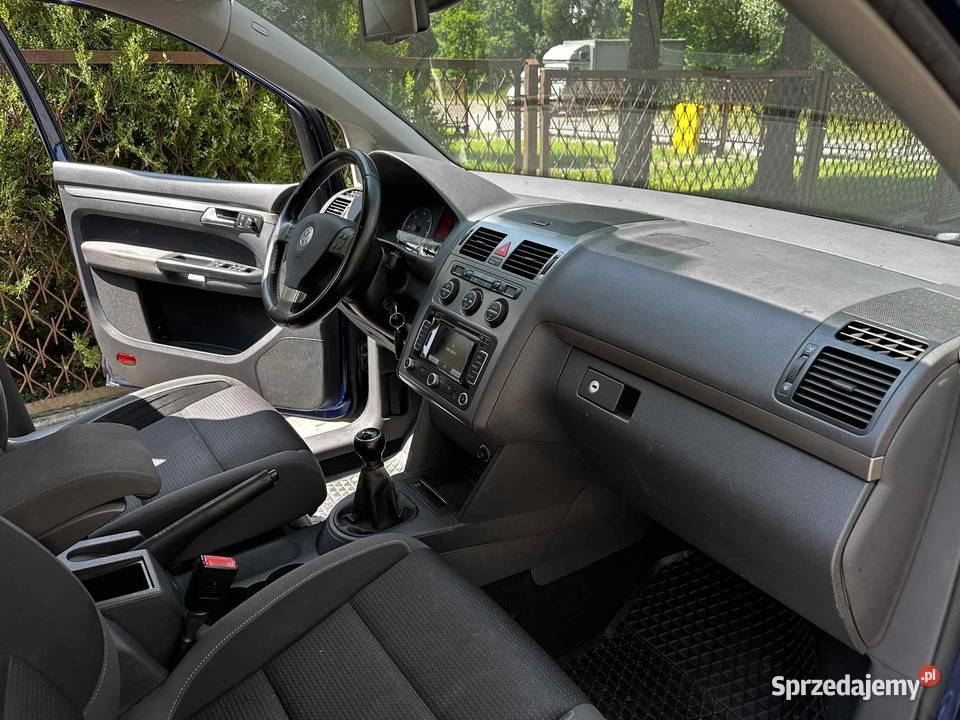 Vw Turan 20 tdi do naprawy blacharsko Ostrowiec Świętokrzyski