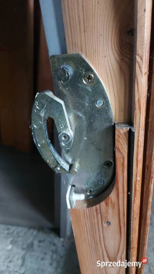 2 okna Welux dachowe z roletami Mirosławice sprzedam