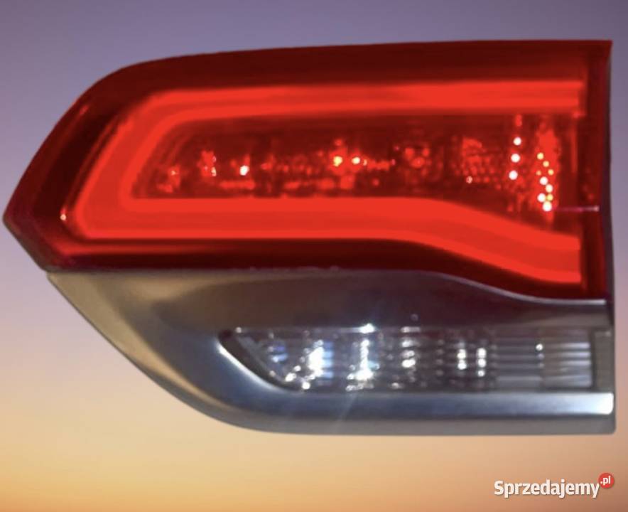 JEEP GRAND CHEROKEE WK2 LAMPA TYŁ TYLNA W KLAPĘ Oświetlenie śląskie
