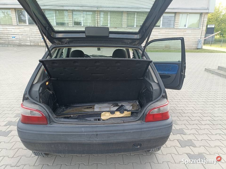 Citroen Saxo 11 benzyna wersja Bic czarnyNa Łódź