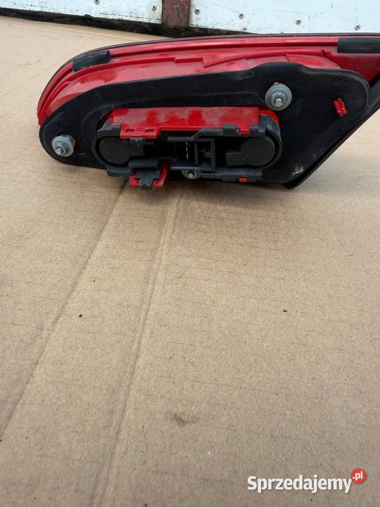 LAMPA LEWA TYLNA W KLAPIE ALFA ROMEO 159 KOMBI Głowno