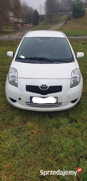 Toyota Yaris lampy przód tył