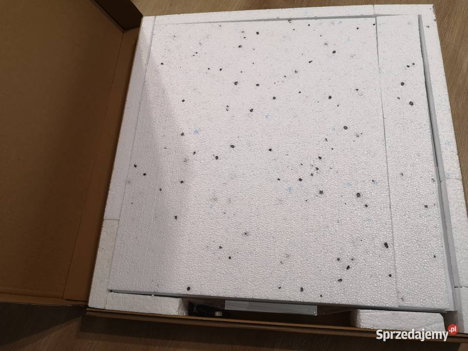 Lustro wysuwane z oświetleniem LED 60x60