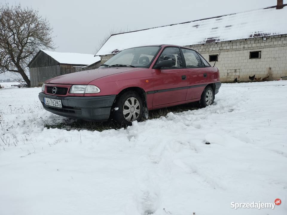 Sprzedam opla astrę kupiony w polskim salonie sprzedam
