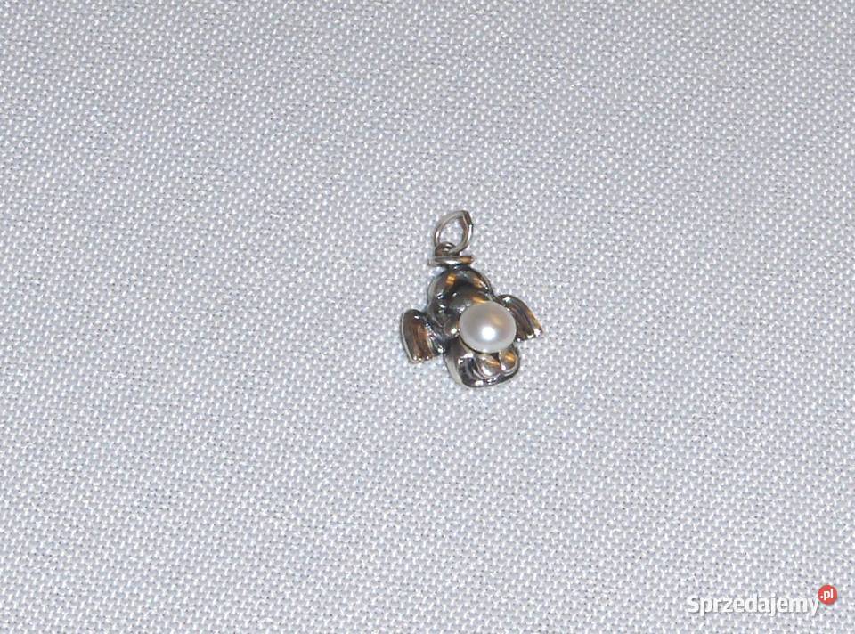 Srebrny wisiorek Aniołek z perełką srebro