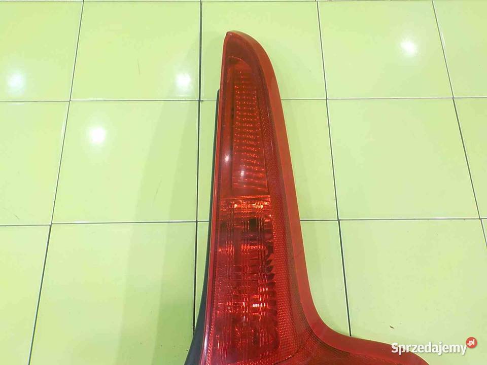 VOLVO C30 20 D 12r 3D lampa prawa tyl 31213914 Suków