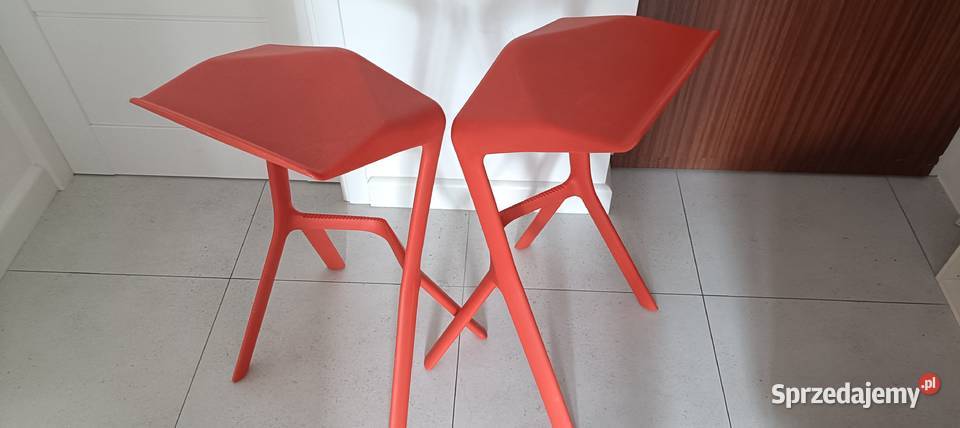 Piękne designerskie czerwone hokery barowe Warszawa